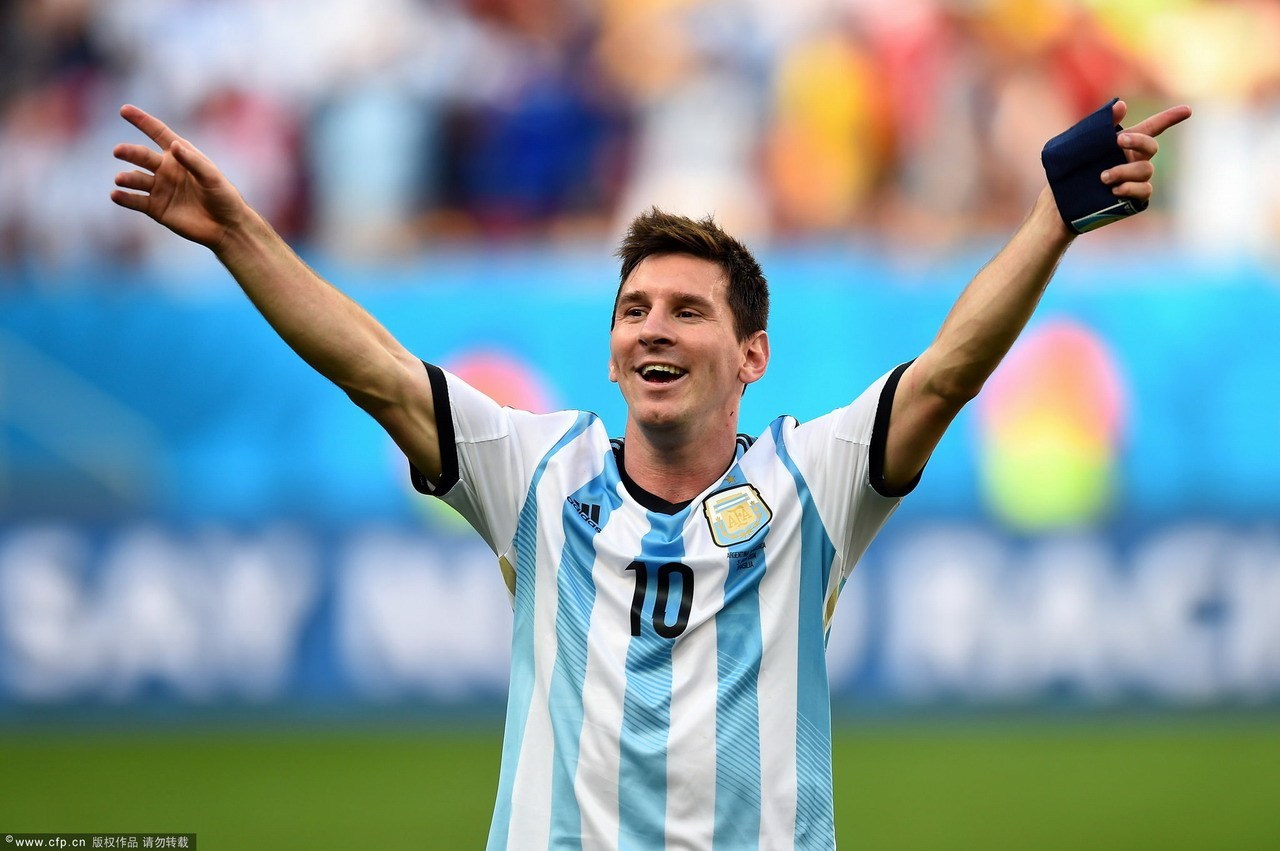 蕾哈娜都致敬的亚裔超模，人到中年却被渣爹坑了